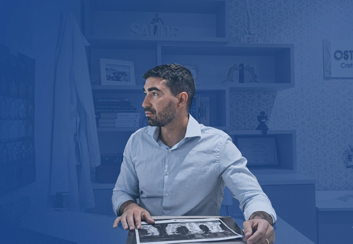 Cristiano na mesa.png