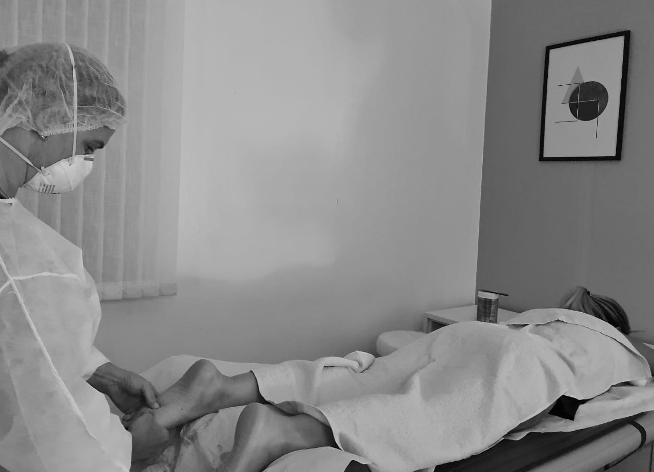 carmem_massagem pés.jpg